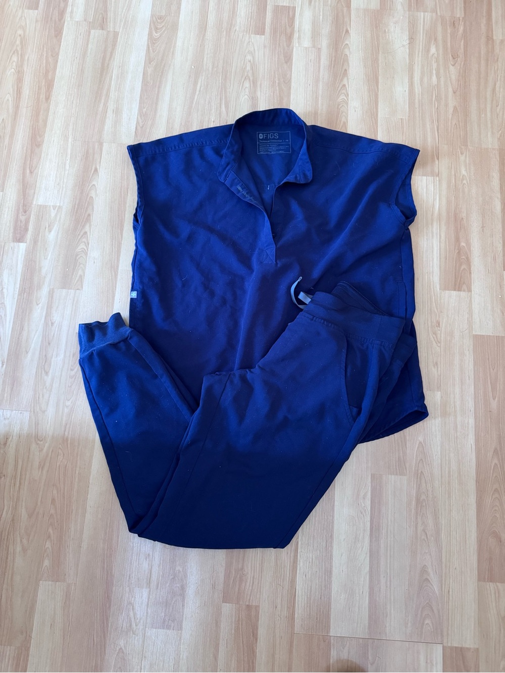 Figs navy blue Scrub Top and Jogger Pants xs